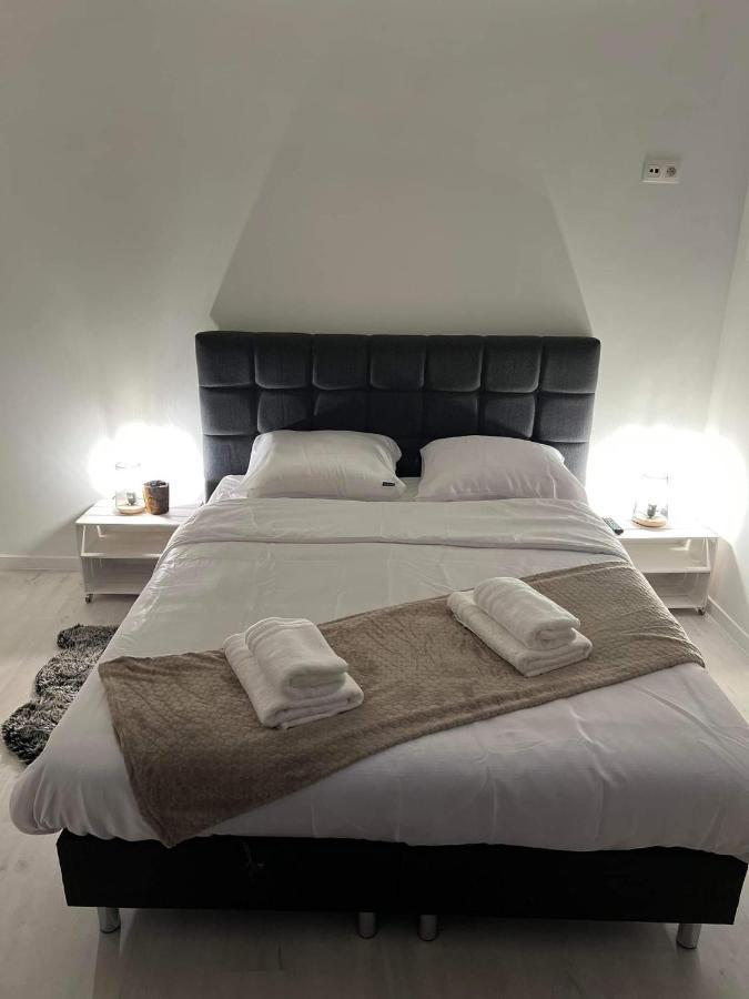 Prachtige Kamer In Centrum Brugge Met Badkamer ! Εξωτερικό φωτογραφία