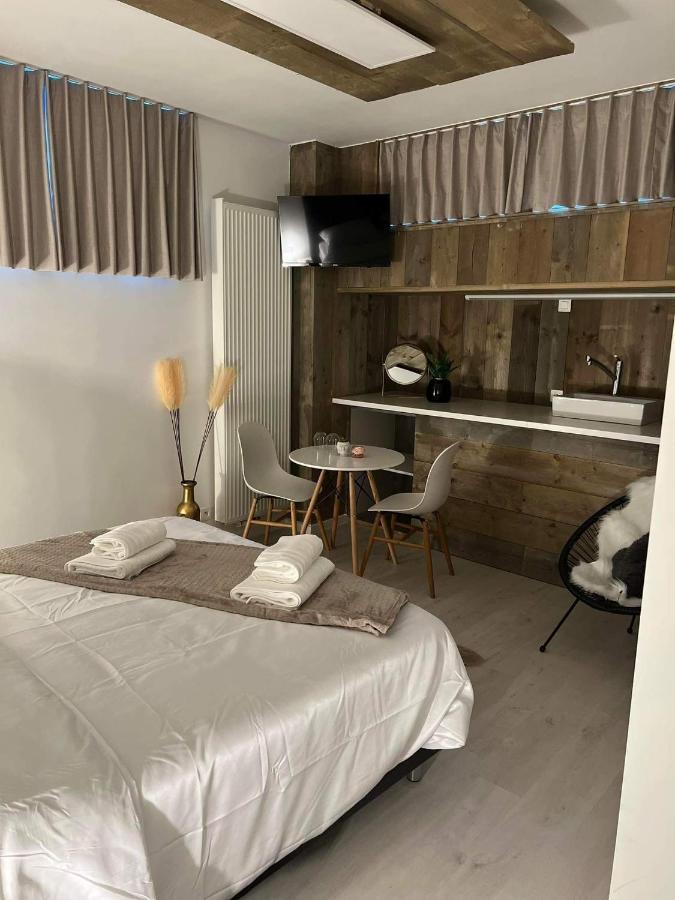 Prachtige Kamer In Centrum Brugge Met Badkamer ! Εξωτερικό φωτογραφία